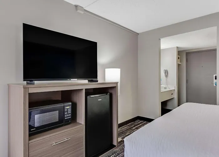 Clarion Pointe Near Erie Casino